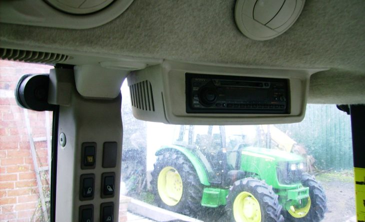 2007 John Deere 5720 4wd Power Quad, 40K, Air Con, Front linkage and PTO, Creep speed, 2007. SOLD - Image 13