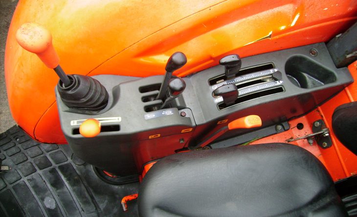 2008 Kubota M6040 4wd ROPS, Hydraulic Shuttle, 40 KPH, Creep speed, 726 Hours, Year 2008. SOLD - Image 7