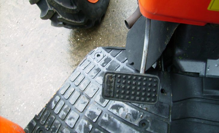 2008 Kubota M6040 4wd ROPS, Hydraulic Shuttle, 40 KPH, Creep speed, 726 Hours, Year 2008. SOLD - Image 12