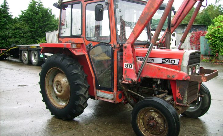 1981 Massey Ferguson 240 2wd c/w Massey Ferguson 80 Loader SOLD - Image 3