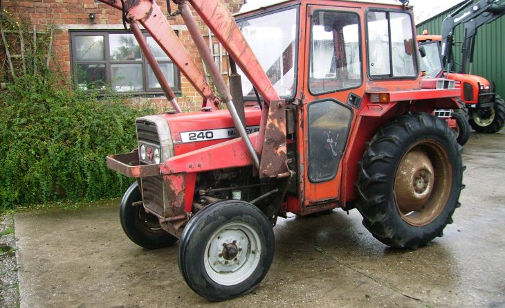 1981 Massey Ferguson 240 2wd c/w Massey Ferguson 80 Loader SOLD - Image 4