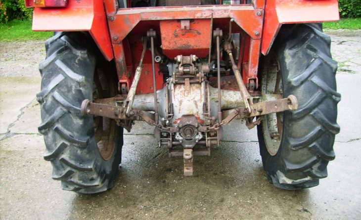 1981 Massey Ferguson 240 2wd c/w Massey Ferguson 80 Loader SOLD - Image 7