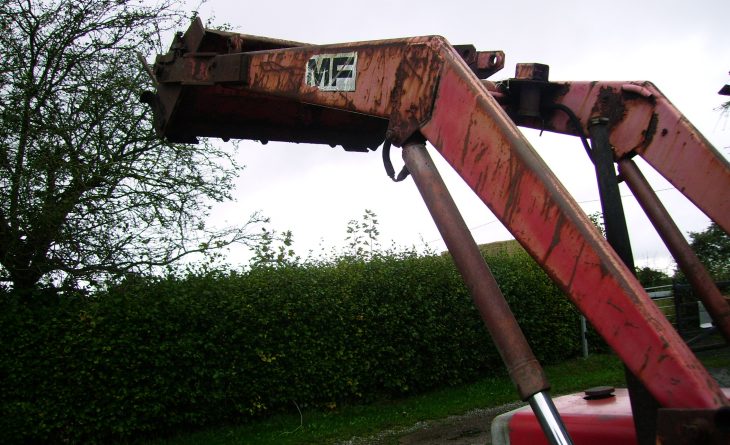 1981 Massey Ferguson 240 2wd c/w Massey Ferguson 80 Loader SOLD - Image 8