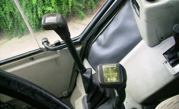 1994 1994 - Massey Ferguson 3075 4wd, Dynashift, 95hp 4 Cylinder Tractor. SOLD - Image 8