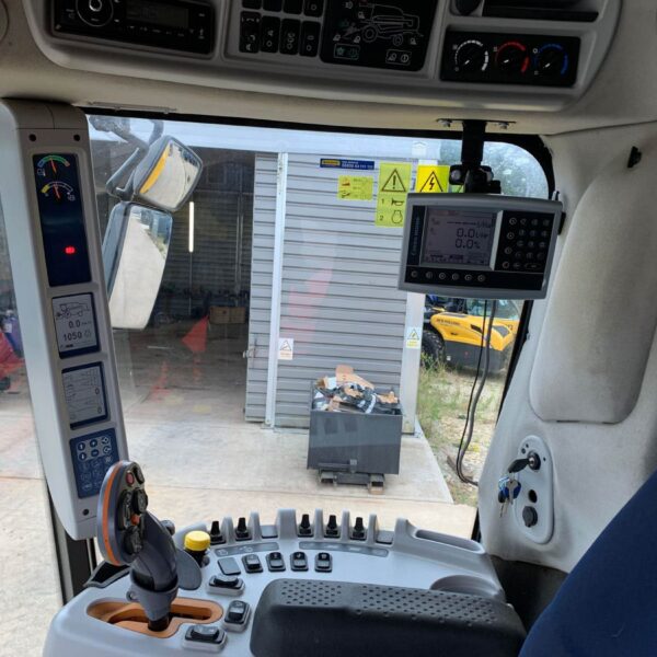 USED New Holland TC5070 Combine Harvester For Sale - Image 14
