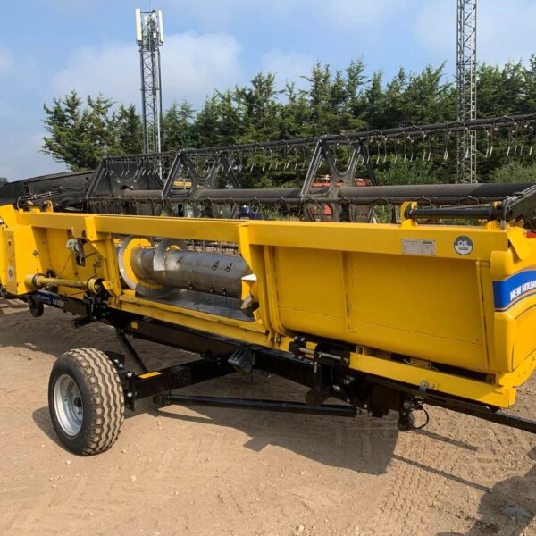 USED New Holland TC5070 Combine Harvester For Sale - Image 17