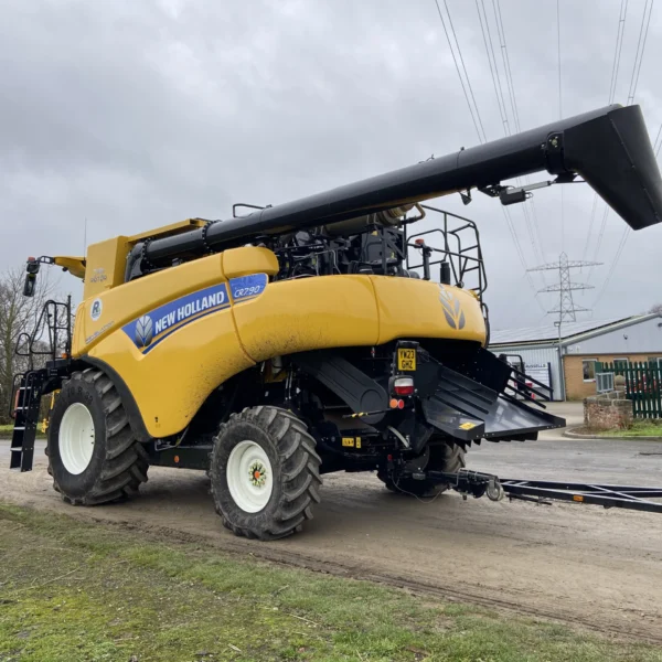 New Holland CR7.90 Combine Harvester - Image 4
