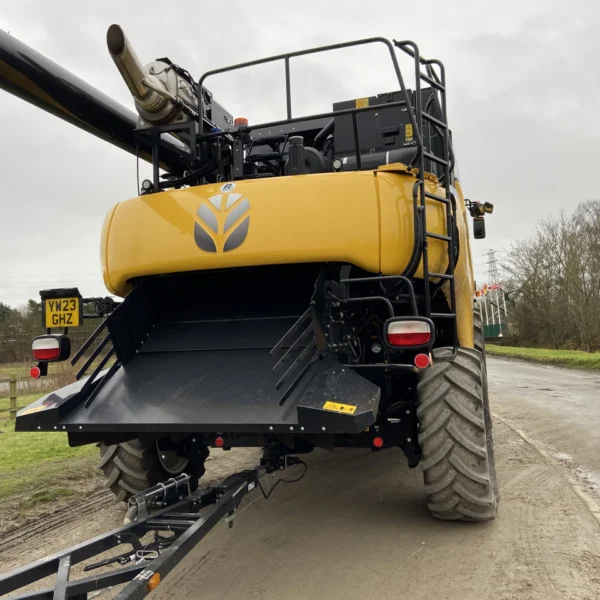 New Holland CR7.90 Combine Harvester - Image 5