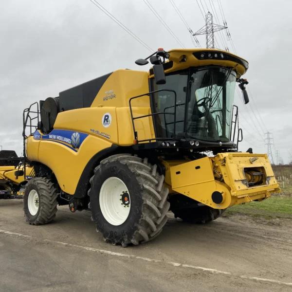 New Holland CR7.90 Combine Harvester - Image 6