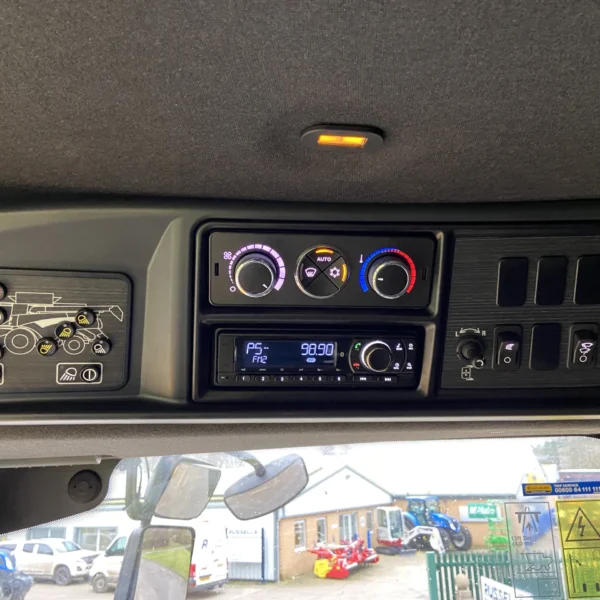 New Holland CR7.90 Combine Harvester - Image 14