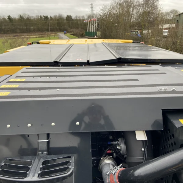 New Holland CR7.90 Combine Harvester - Image 16