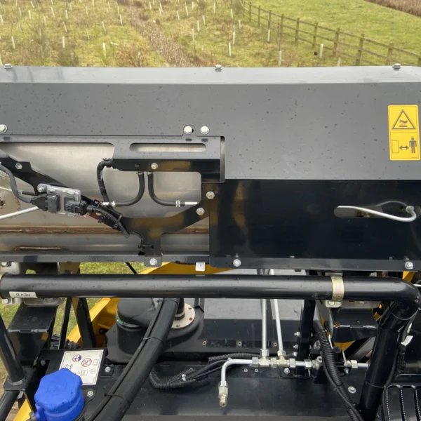 New Holland CR7.90 Combine Harvester - Image 18
