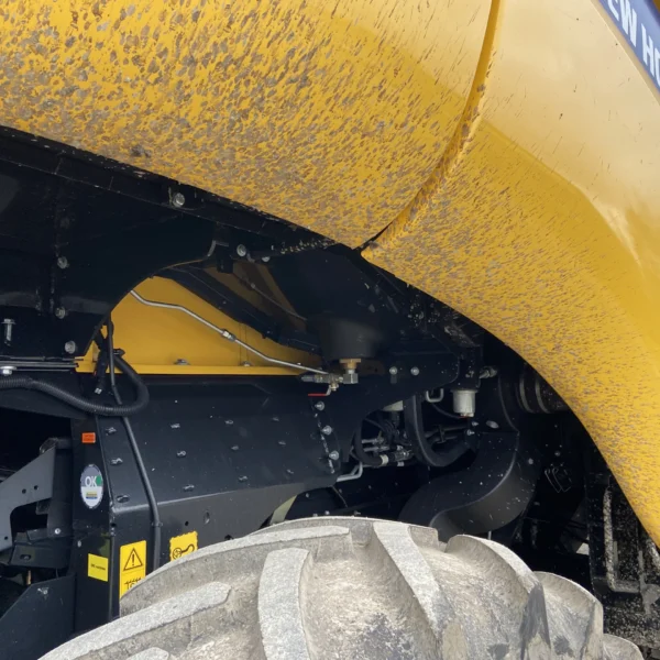 New Holland CR7.90 Combine Harvester - Image 23