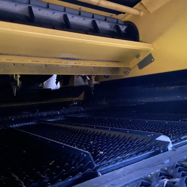 New Holland CR7.90 Combine Harvester - Image 25