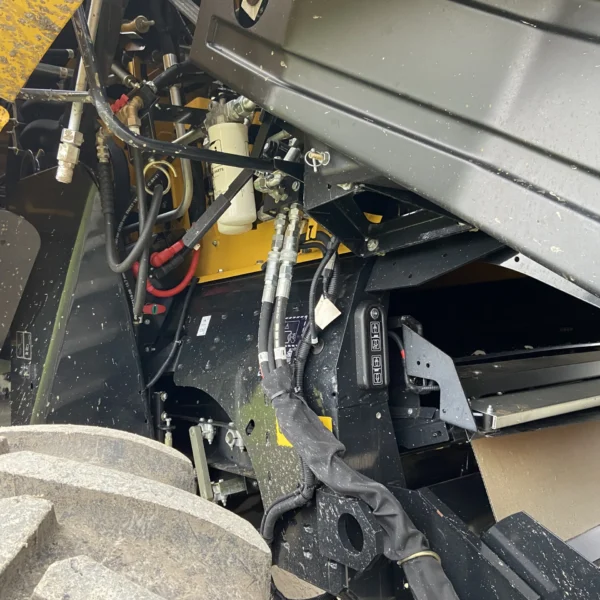 New Holland CR7.90 Combine Harvester - Image 28