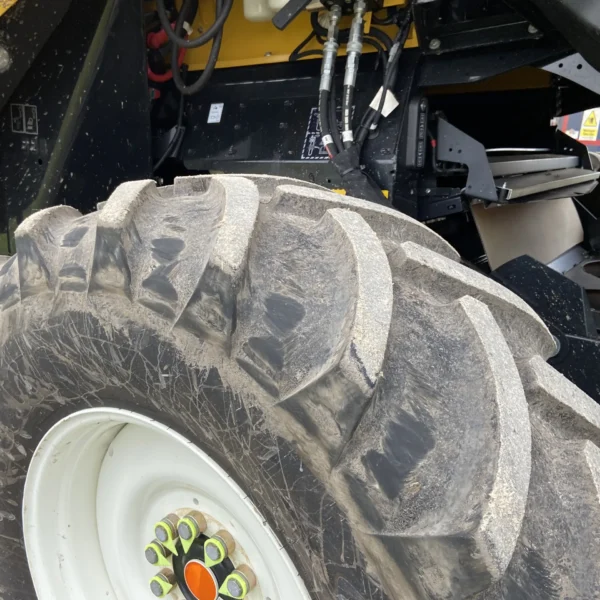 New Holland CR7.90 Combine Harvester - Image 30