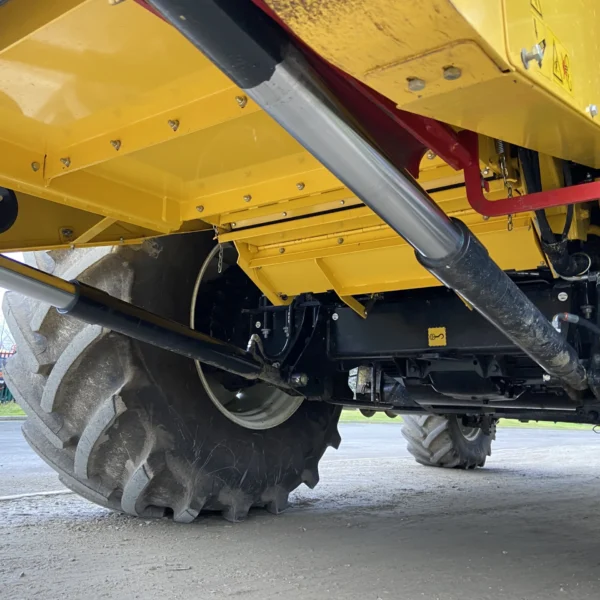 New Holland CR7.90 Combine Harvester - Image 36