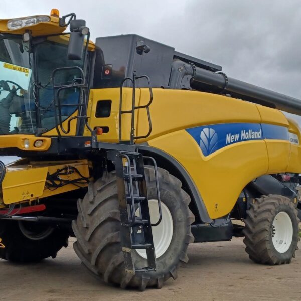 USED New Holland CX8090 Combine Harvester For Sale - Image 2