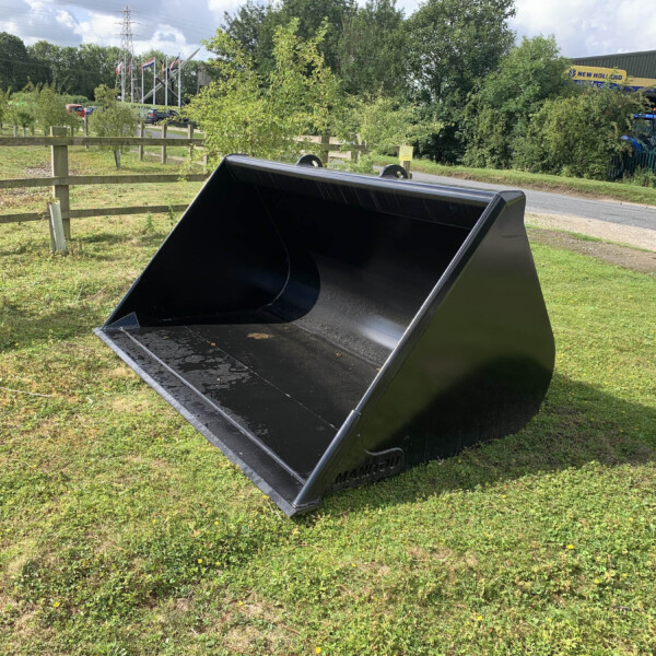 NEW Manitou BLM 2430 2000L Bucket For Sale - Image 2