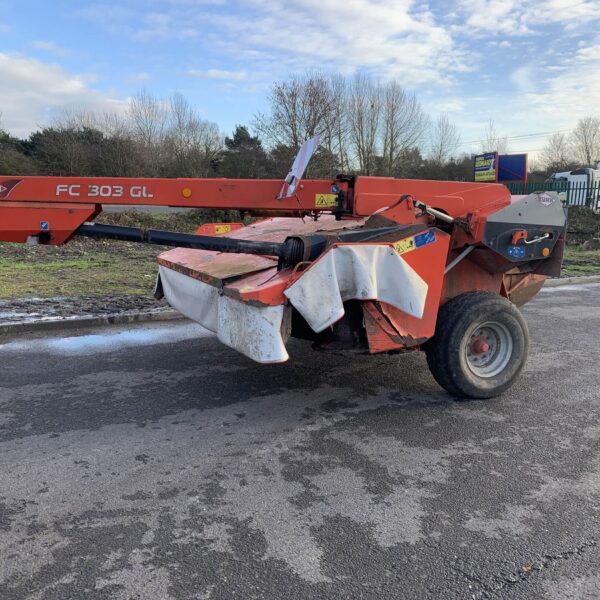 USED Kuhn FC 303GL Mower Conditioner For Sale - Image 2