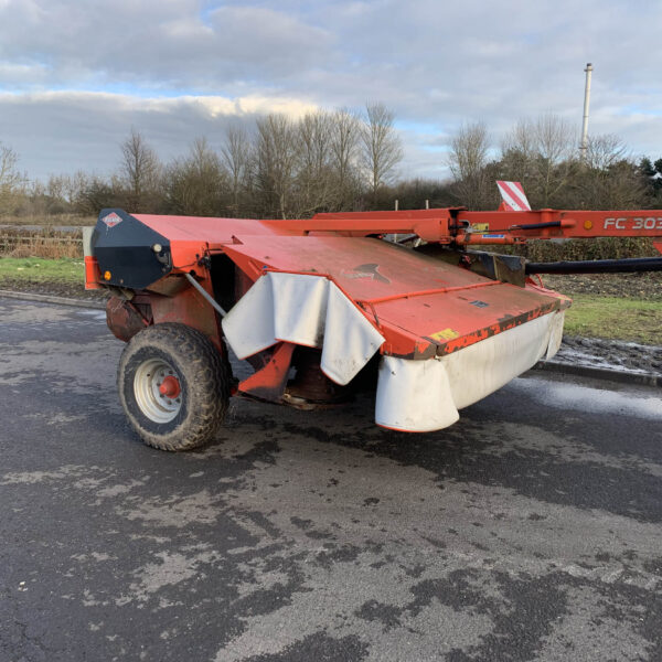 USED Kuhn FC 303GL Mower Conditioner For Sale - Image 4