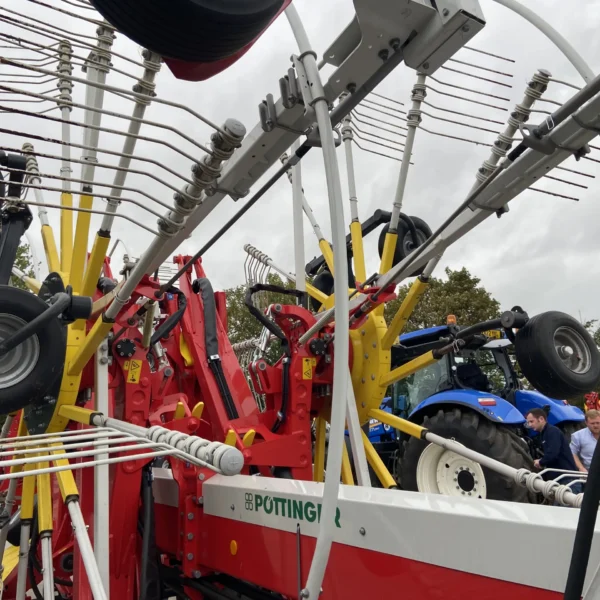 Pottinger TOP 1403 4 Rotor Rake - Image 3