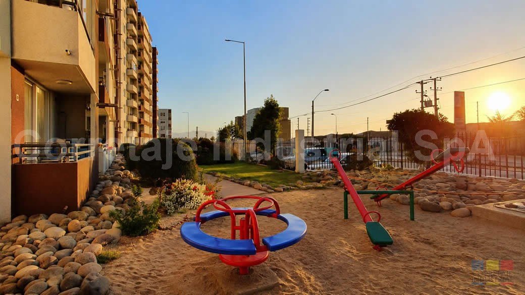 Departamento Juan Godoy Rivera 1307 - Edificio y juegos infantiles Departamento Juan Godoy Rivera 1307 - Edificio y juegos infantiles