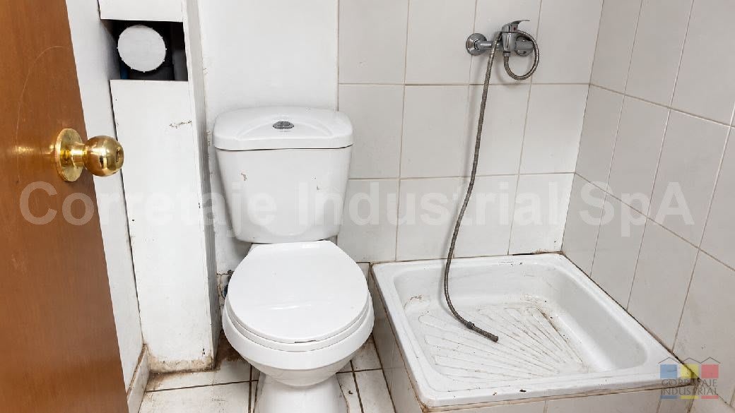 Galpón 16 Centro Industrial Los Talleres - Baño común 2 Galpón 16 Centro Industrial Los Talleres - Baño común 2