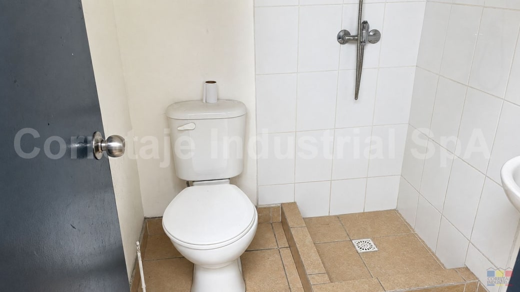 Galpón 41 Centro Industrial Arqa - Primer baño en primer piso Galpón 41 Centro Industrial Arqa - Primer baño en primer piso