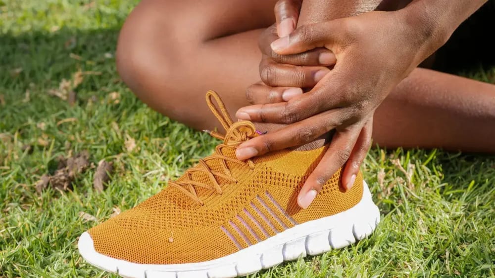 Comprendre la douleur au pied liée au diabète : symptômes et gestion