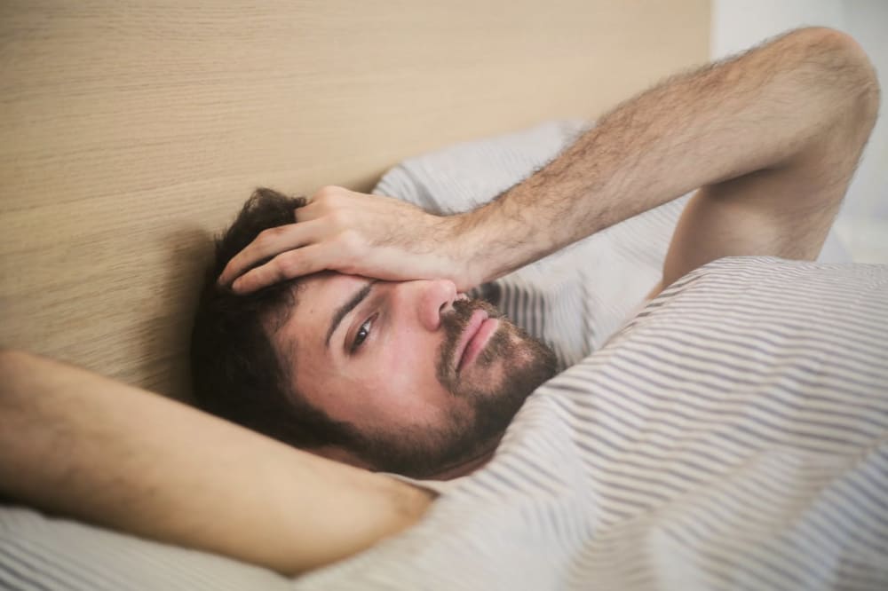 Alzheimer ne dort pas la nuit : comprendre et gérer les troubles du sommeil des patients atteints de la maladie