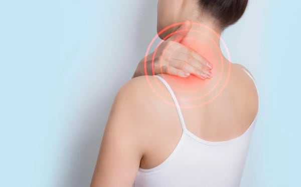 Soulager la douleur de l'épaule cervicale : causes et traitements