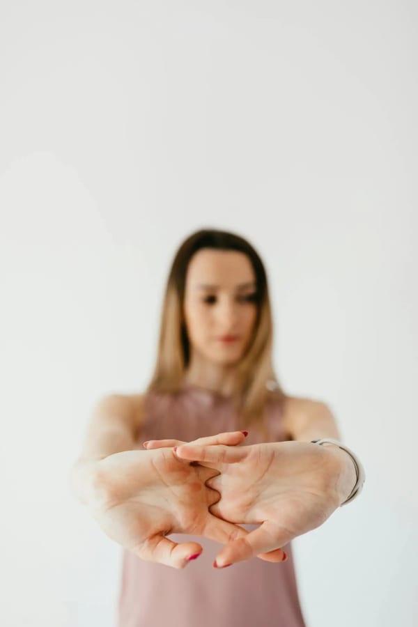 Comment gérer l'arthrose du poignet : solutions et traitements