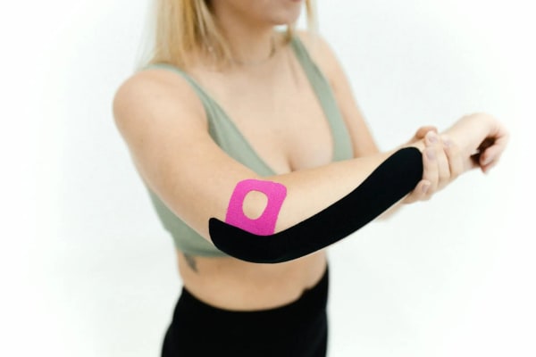 Tendinite du coude : exercices efficaces pour soulager la douleur et renforcer les tendons