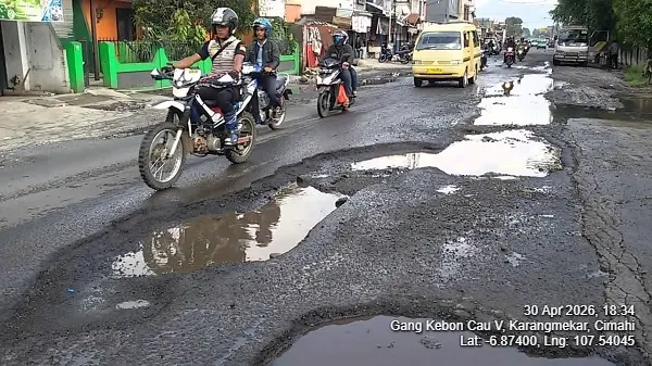 Jalan Berlubang