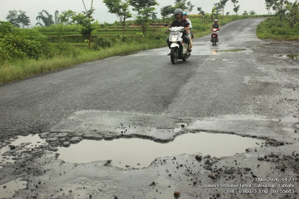 Jalan Berlubang