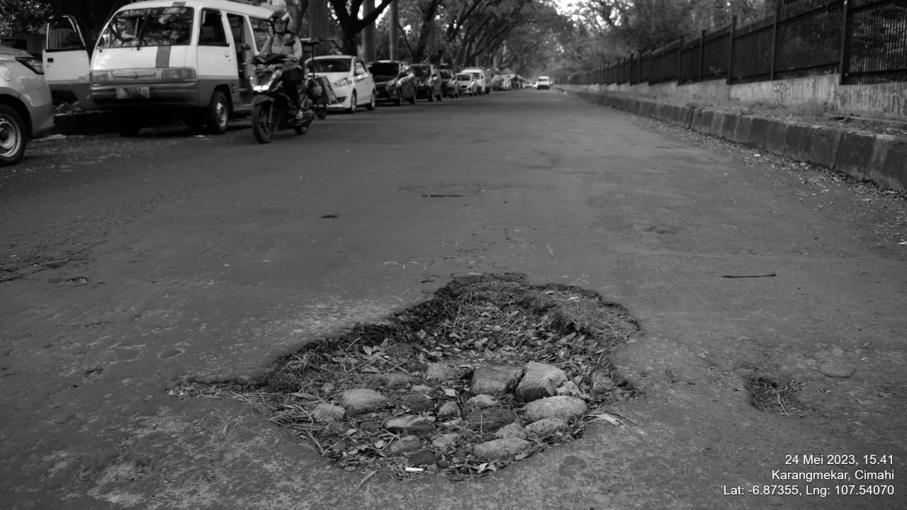 Jalan Berlubang