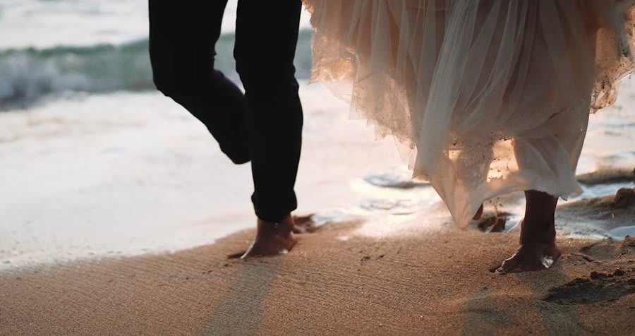 A toes-in-the-sand destination wedding on Oahu.