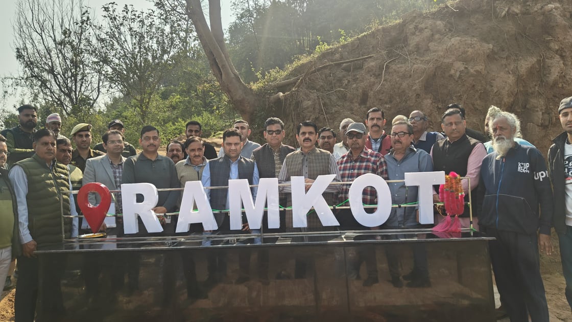 बिलावार के विधायक सतीश शर्मा जी ने आज रामकोट में एक सेल्फी पॉइंट का उद्घाटन किया