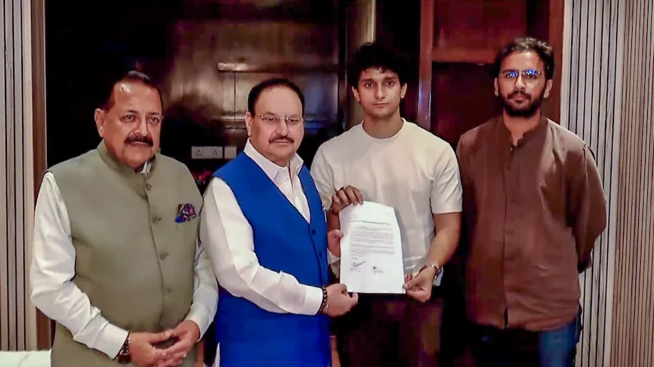 कॉकरोच जनता पार्टी और सरकार में क्या हुई चर्चा, किन दो शर्तों पर सहमति, कहां अटक गई बात