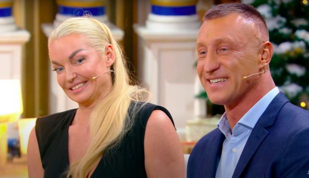 Анастасия Волочкова с мужчиной