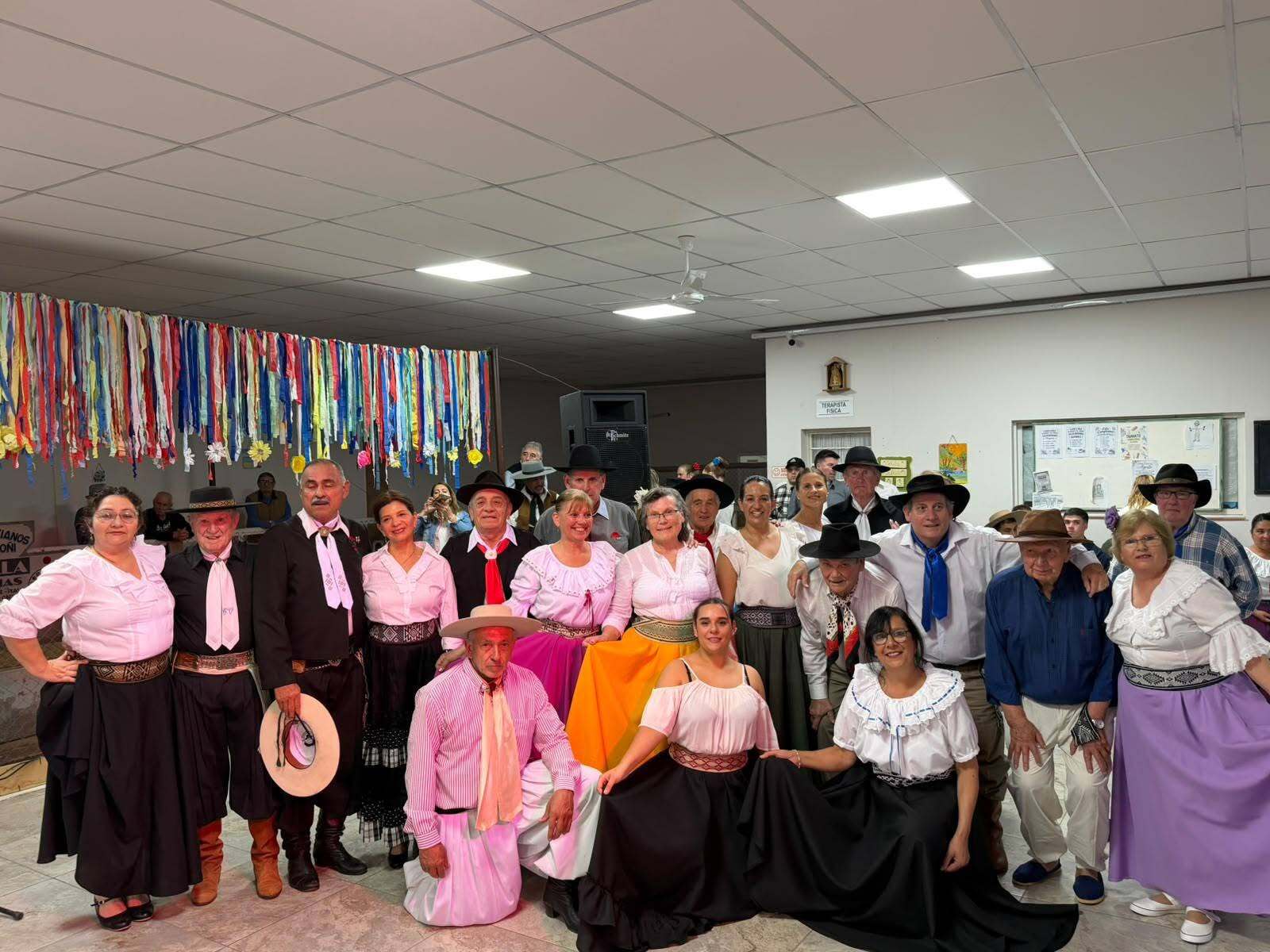 El Hogar de Ancianos Domingo Goñi albergó una gran noche de folklore