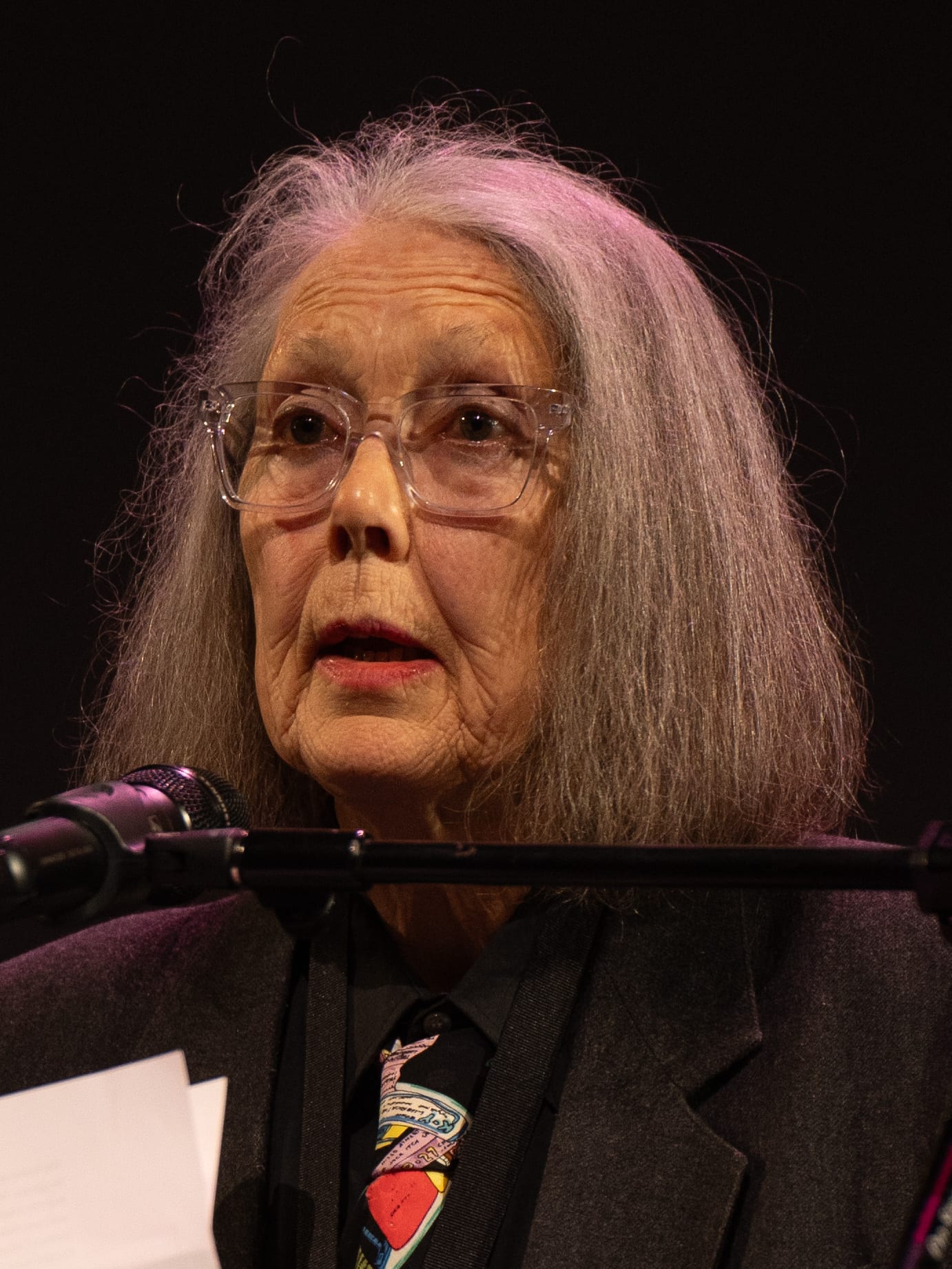 Anne Carson, Premio Nobel de Literatura 2026, reflexiona sobre la felicidad.