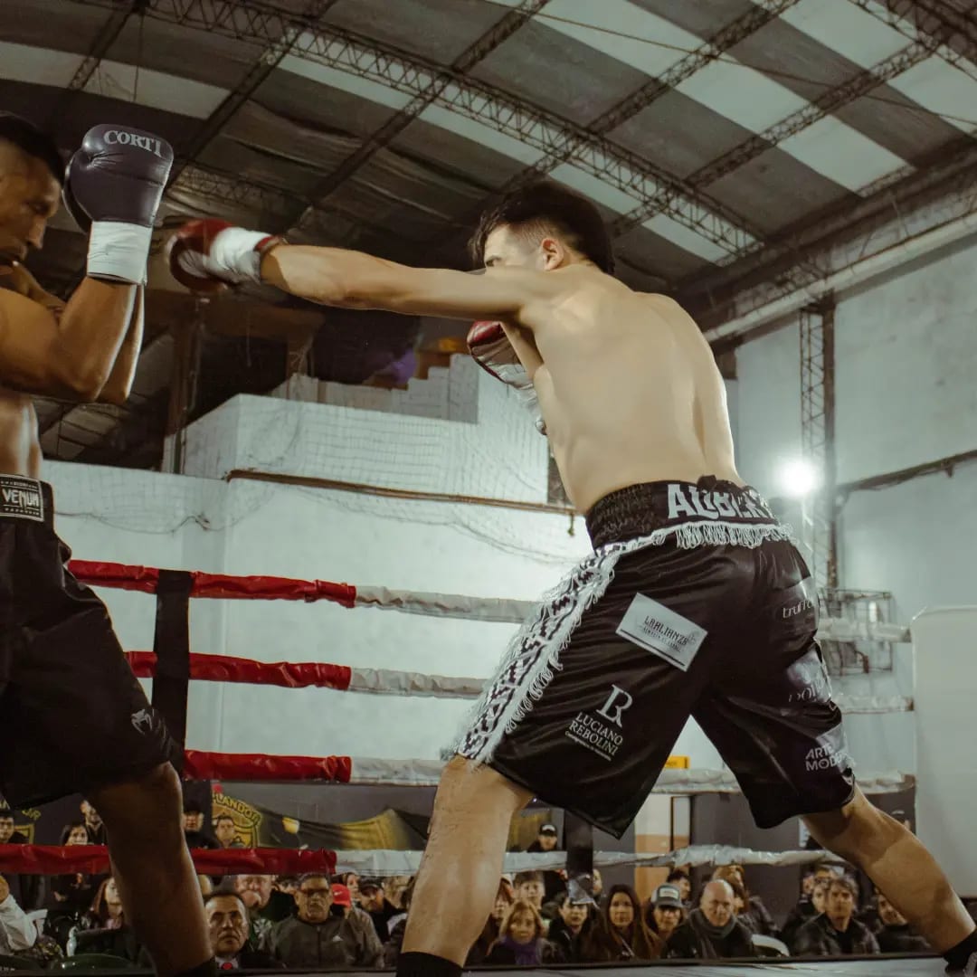 Future Champions Argentina: el suarense Santiago Aliberti ganó por KOT en el Club Resplandor de Villa Madero