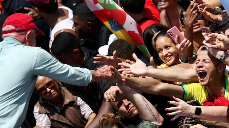 El peronismo y la oposición a Milei celebraron el triunfo de Lula en Brasil