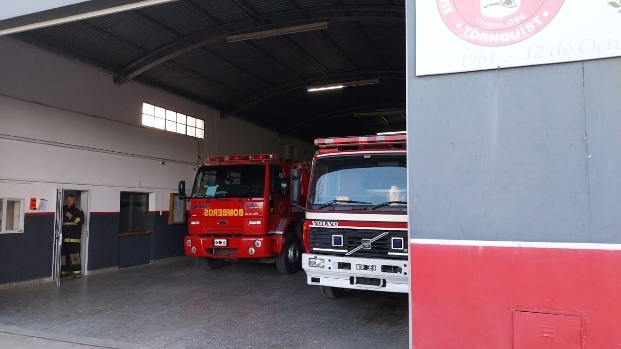 Bomberos de Tornquist controlaron un incendio por un rayo en el Cerro Napostá