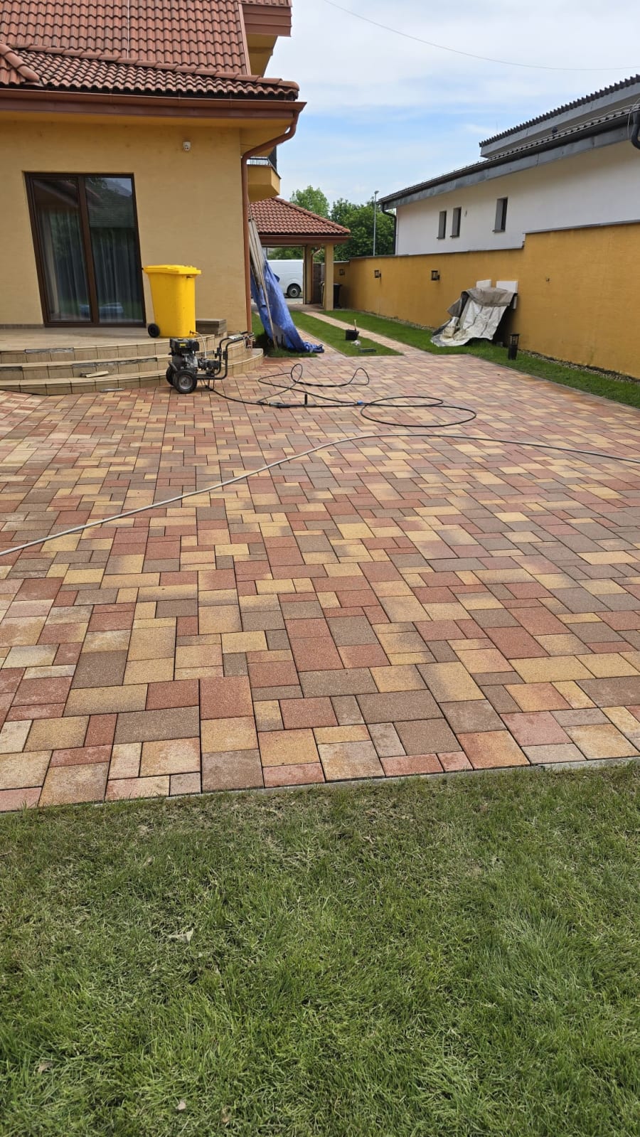 Professional driveway cleaning results