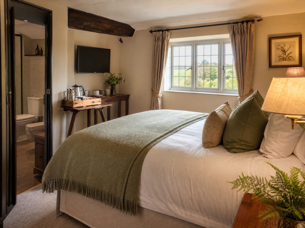 Cosy en-suite guest room above the Rose & Crown pub in Mayfield, East Sussex