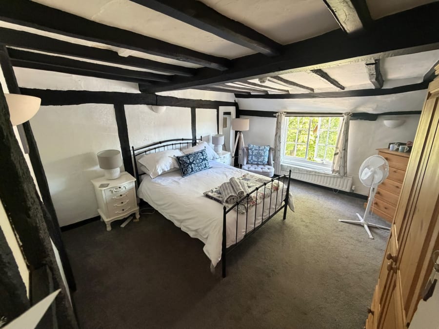 Cosy en-suite guest room above the Rose & Crown pub in Mayfield, East Sussex