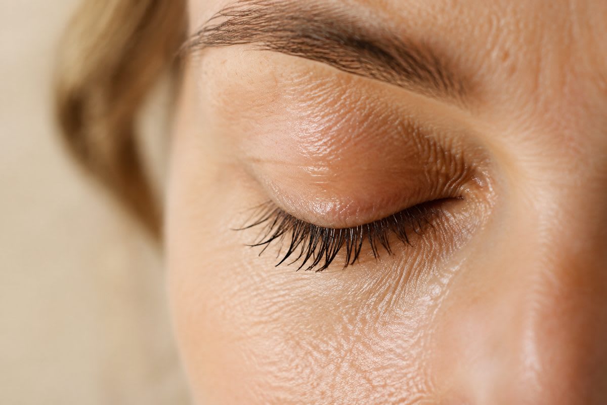 Supple, well-cared-for lashes in macro